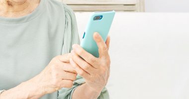 高齢者がAndroidスマホを安全に使い続けるためにオフにしておきたい4つの設定