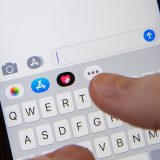 フリック入力が主流なのは日本だけなの？　英語入力に適した「なぞり入力」とは