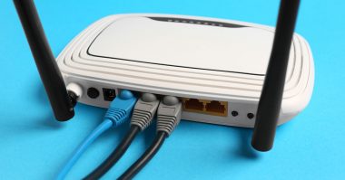 古いWi-Fiルーターを交換するだけでネット速度が改善!? 真相を徹底検証【ぴかまろ調べ】