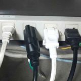 スマホ充電やパソコンの配線機器による火災事故が5年前の約2倍に！ – 注意すべきことは？