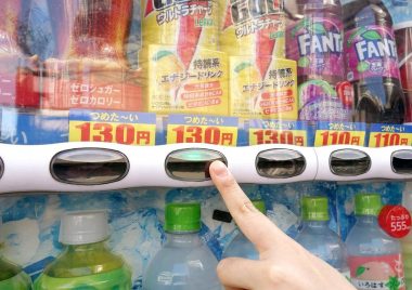 ドリンクの自動販売機でカード式Suicaの残高を確認する方法1