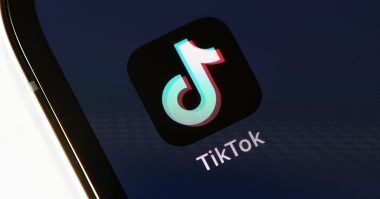 TikTok（ティックトック）の動画を保存する方法：ロゴ無しでの保存から保存時の注意点まで