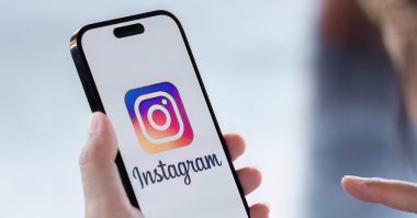 インスタのストーリーズは鍵垢（非公開）では誰に公開される？閲覧履歴の確認方法