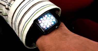 Apple Watchを「シアターモード」にする方法 − 映画館では意外とまぶしくて迷惑！