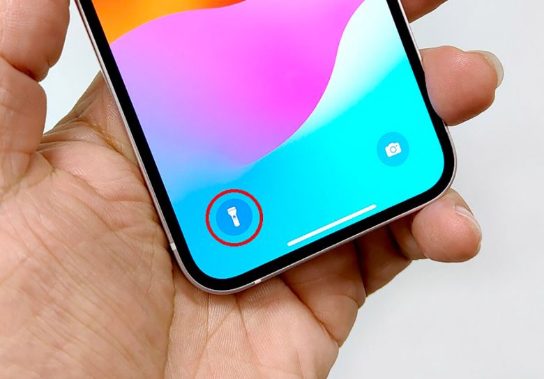 iPhoneでよくあるロック画面からフラッシュライトが勝手についてしまう問題を解決する方法はある？の画像2