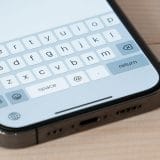 スマホのフリック入力より高速？ 日本語対応した「なぞり入力」の魅力とは