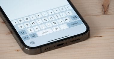 スマホのフリック入力より高速？ 日本語対応した「なぞり入力」の魅力とは