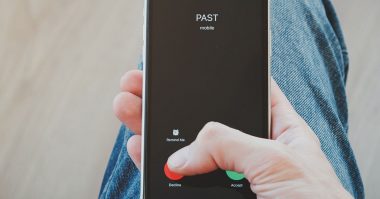 iPhoneで着信拒否すると相手にはどう聞こえる？ 着信拒否の手順も