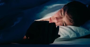 睡眠6時間未満は要注意！高ストレス者の7割以上が睡眠不足、低ストレス者は6時間以上【ドクタートラスト調べ】