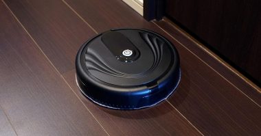 ネットで話題!! ダイソーで550円のロボット掃除機は使える？ 使えない？ いろんな条件で試してみた