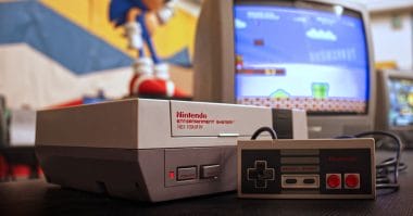 海外版ファミコン（NES）発売40周年！NESが『アタリショック』後の米国で成し遂げた役割とは