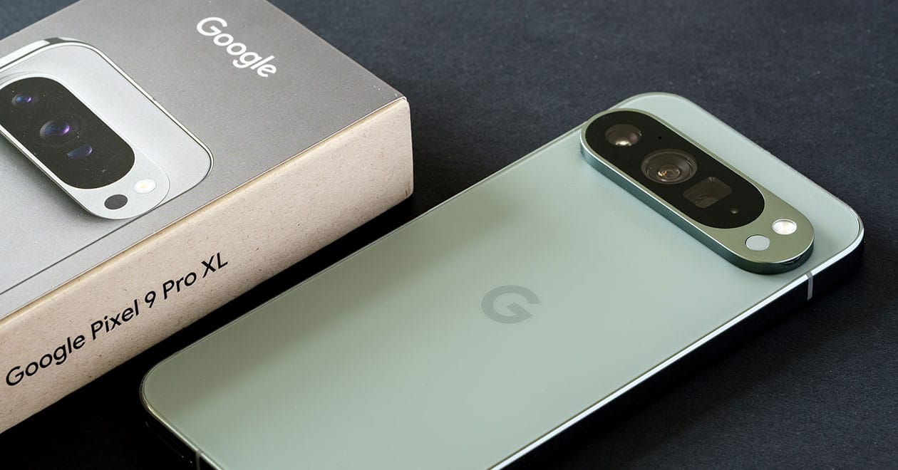 新品に近い携帯電話　使用期間2ヶ月 iPhone以外のスマホでも「10万円越え」の端末が急増しているのは