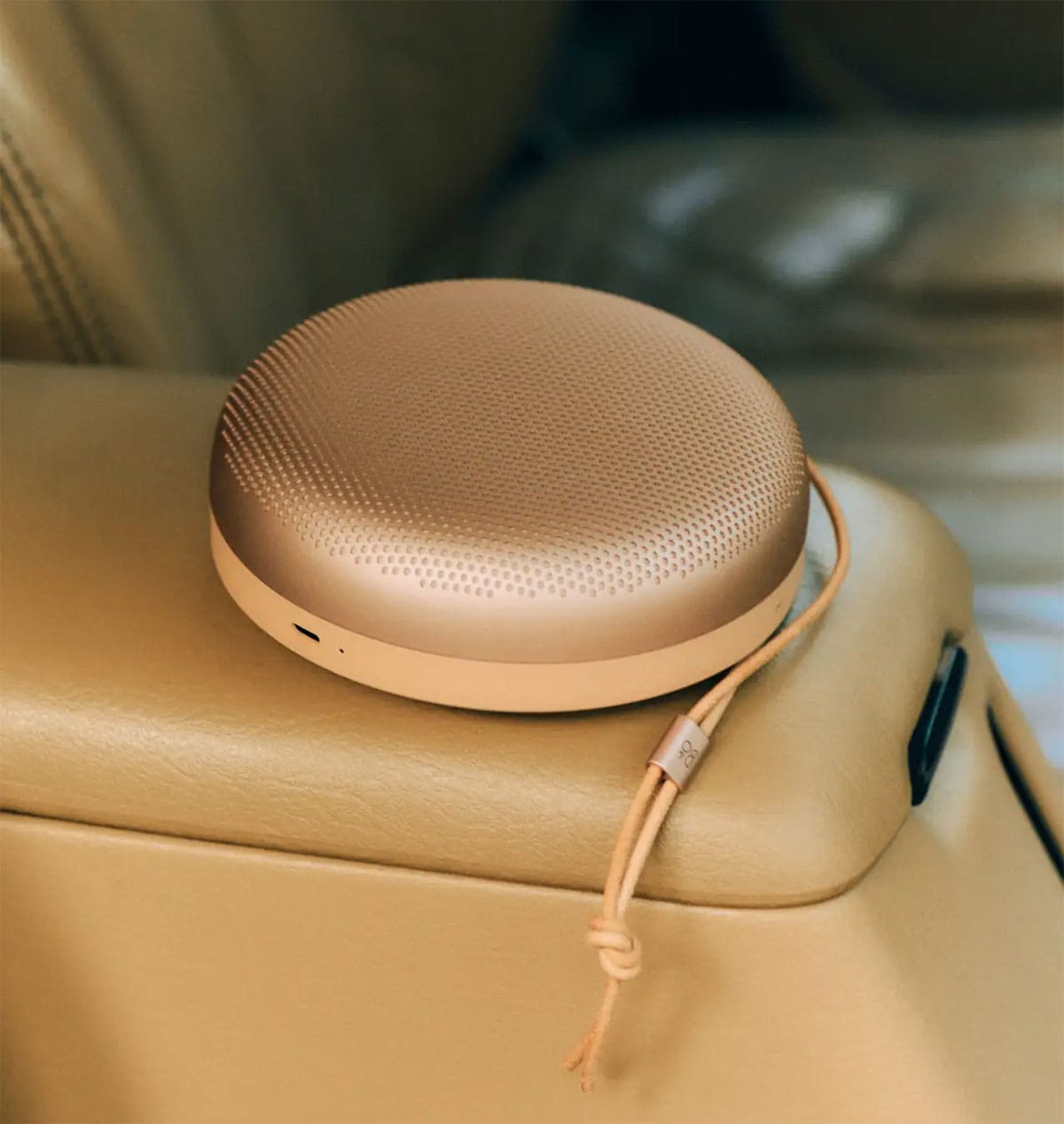 <広瀬>24時間どこでも高音質を実現!B&OがBLUETOOTHスピーカー「Beosound A1 3rd Gen」を新発売の画像1