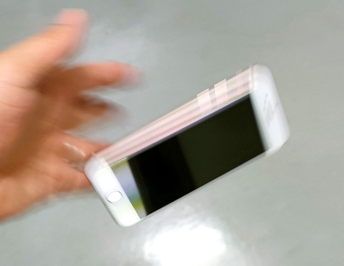 「塗るだけ」でスマホ画面が割れない!? ダイソーの液体保護フィルムを本音レビュー!の画像1