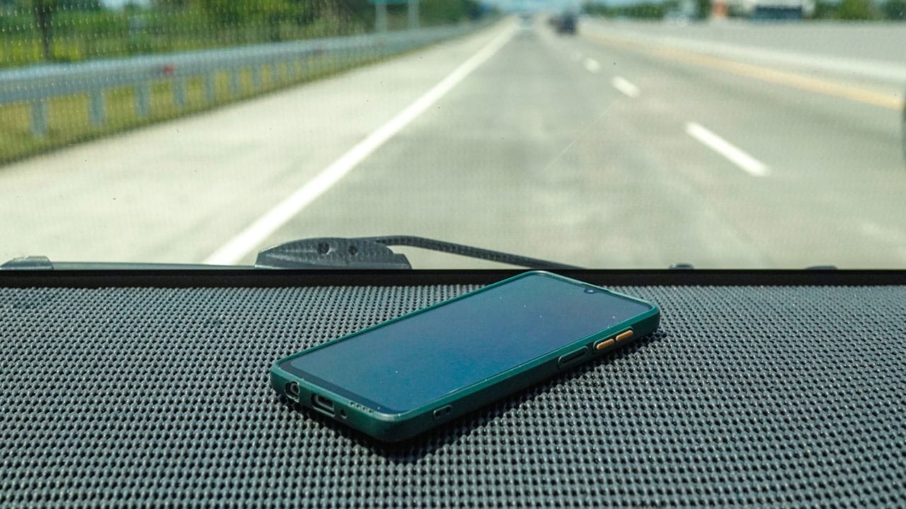 スマホにも“限界温度”がある!35℃超えは危険地帯!? 夏に多発する“熱暴走”を防ぐには?の画像1