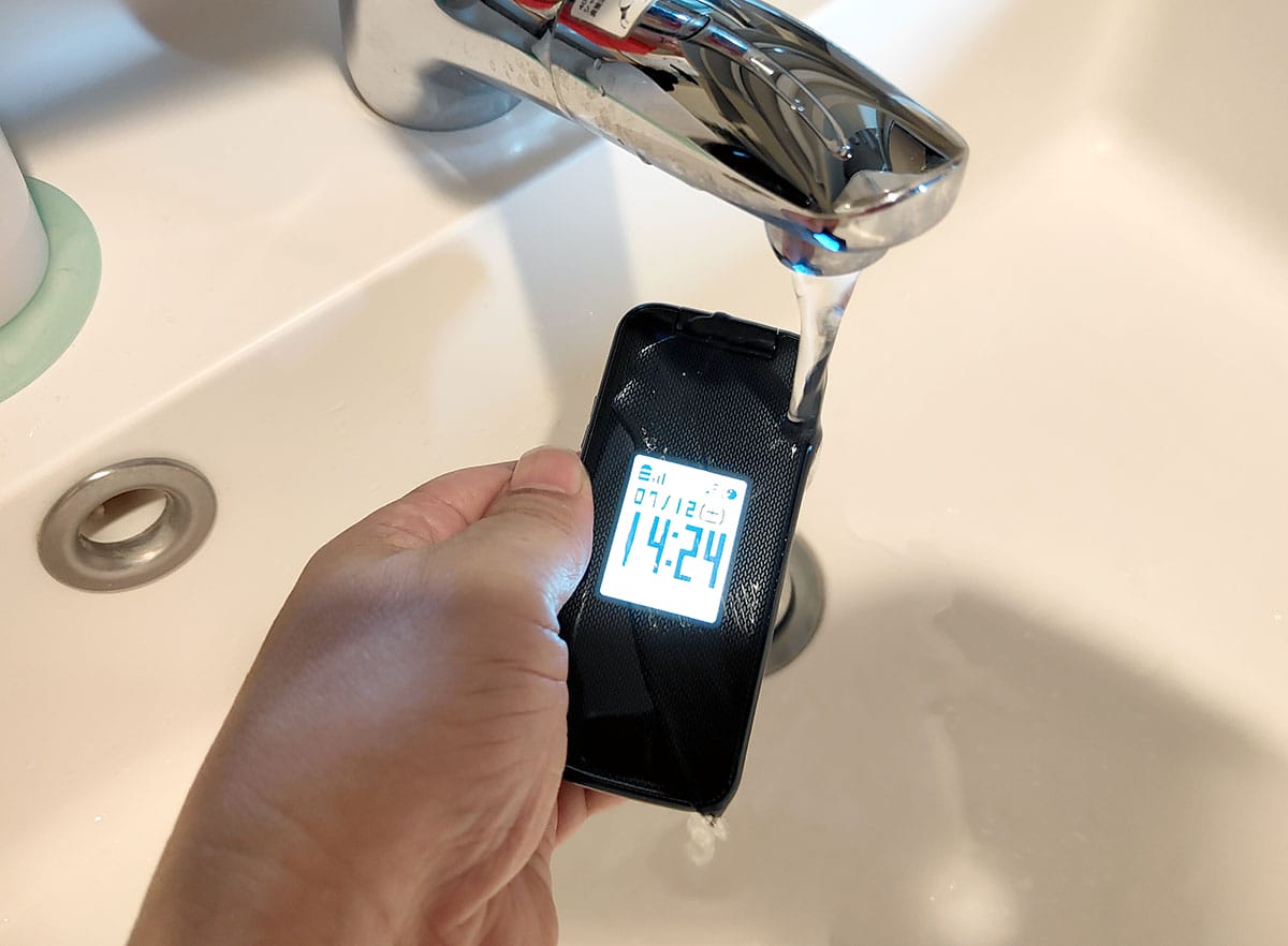 パカパカガラケー、最新型4G対応「らくらくホン F-41F」はどこが便利なのか?実機で解説!の画像6
