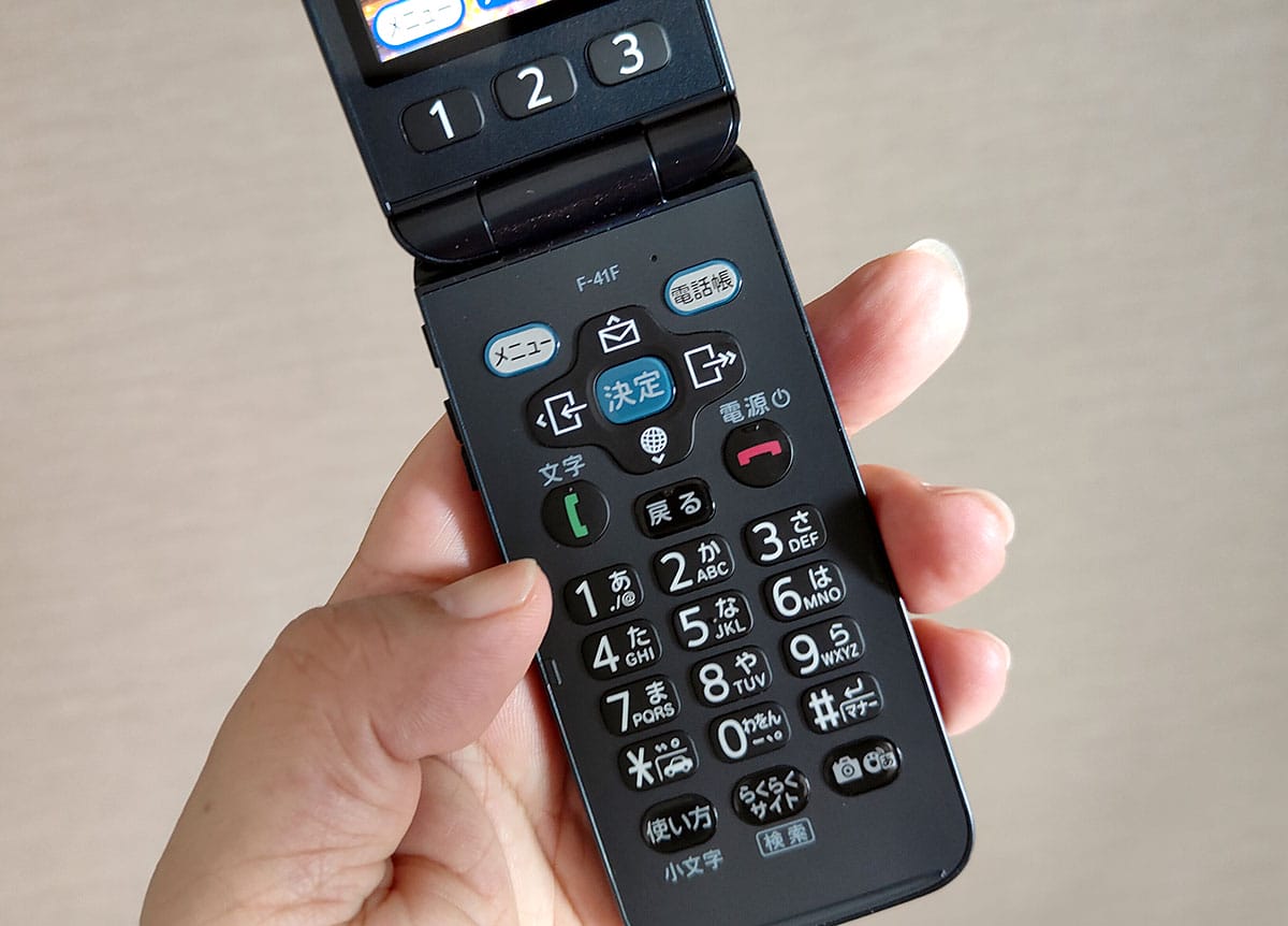 パカパカガラケー、最新型4G対応「らくらくホン F-41F」はどこが便利なのか?実機で解説!の画像16