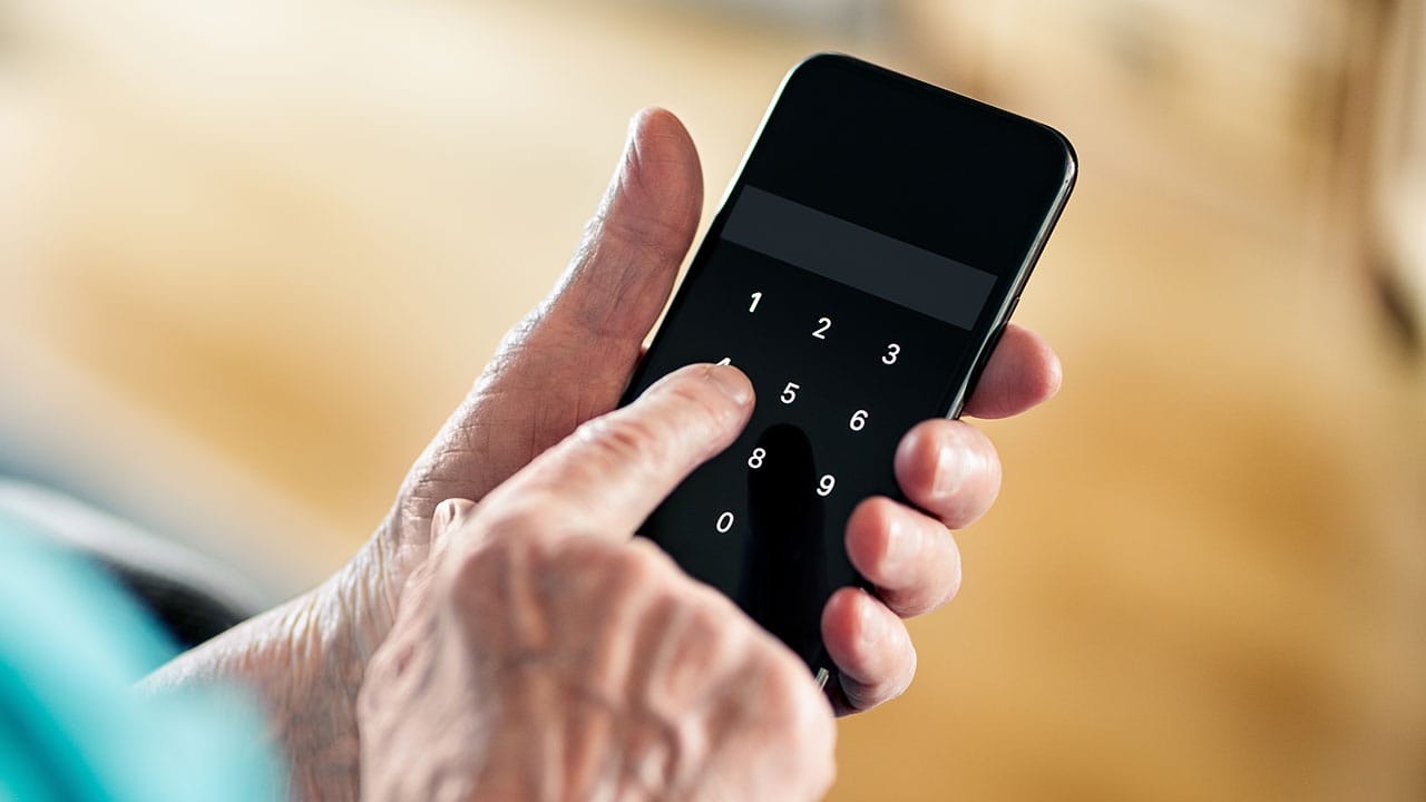 「高齢の親のスマホ、本当に安全？」QRコード決済利用でも3割が画面ロックなしの現実の画像1