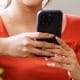 「休めるはずの隙間時間」がスマホ視聴で消える？ 親世代のデジタル疲れが深刻