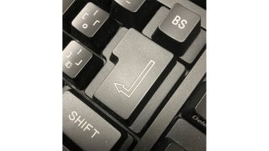 『リターンキー押して』が通じない？上司と部下の間に立ちはだかる“キーボードの壁”