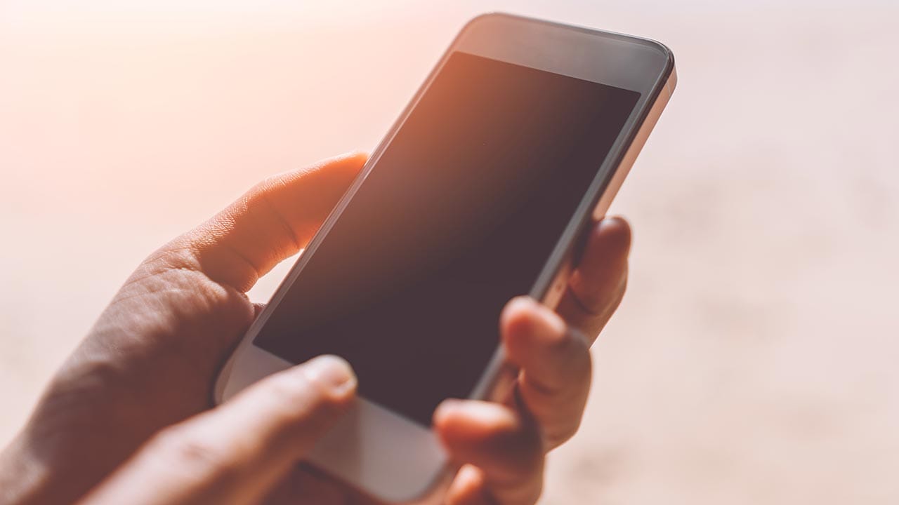 「この暑さでスマホが逝った…」動画撮っただけなのに? 修理店も警告する炎天下使用の落とし穴の画像1