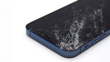 高額スマホ時代のリアル　iPhoneが壊れたら修理？それとも買い替え？