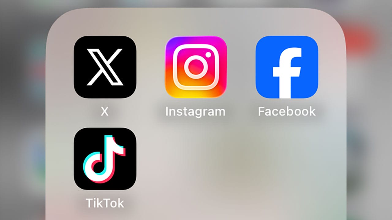 世代・性別で異なるSNS利用動向　高齢層はFacebookで知人の状況把握が突出の画像1