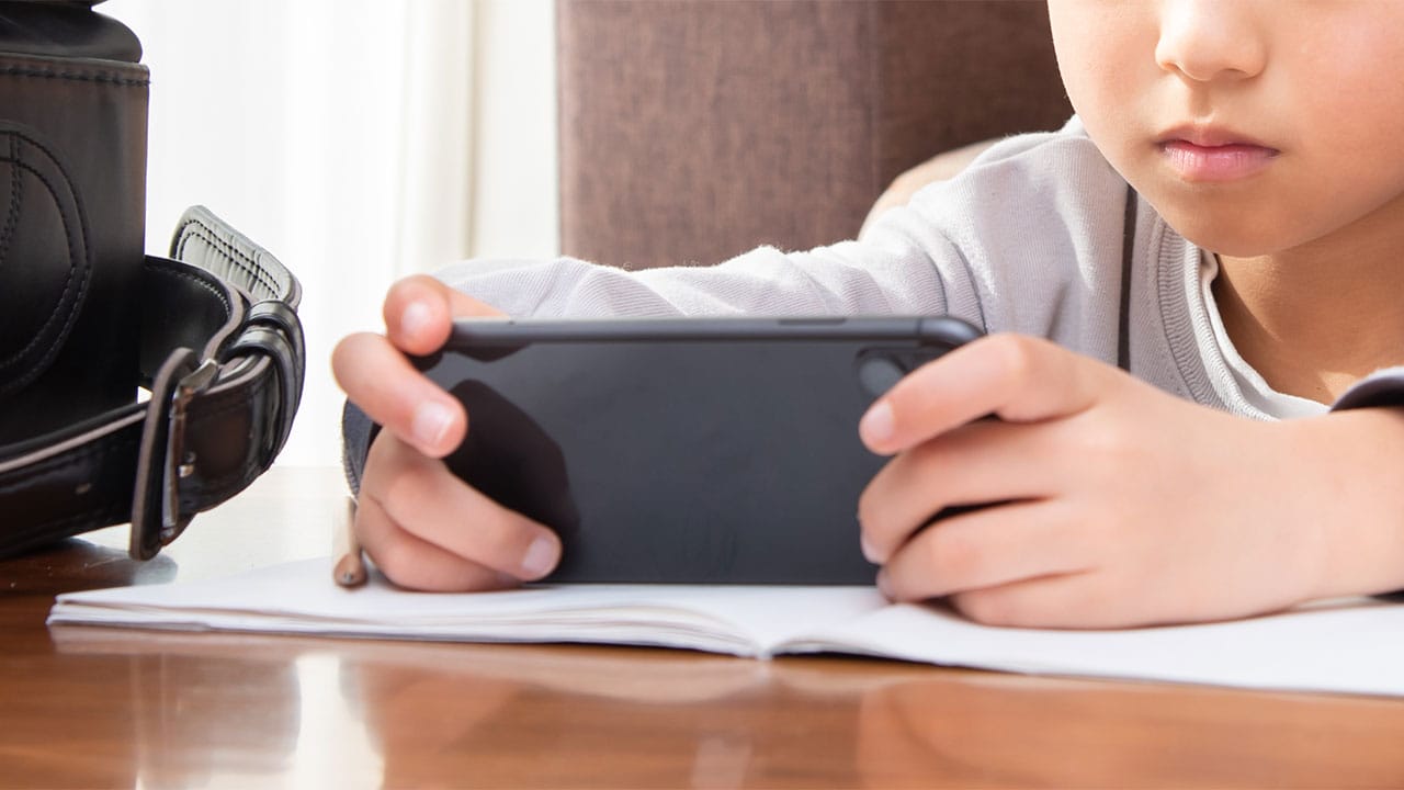 「何分までが許容範囲?」小中学生のスマホ利用が増加傾向 動画・ゲームで2時間超にの画像1
