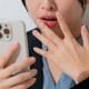 マッチングアプリで「職場の上司」発見!?　7割が“知り合いバレ”を経験、その原因とは？
