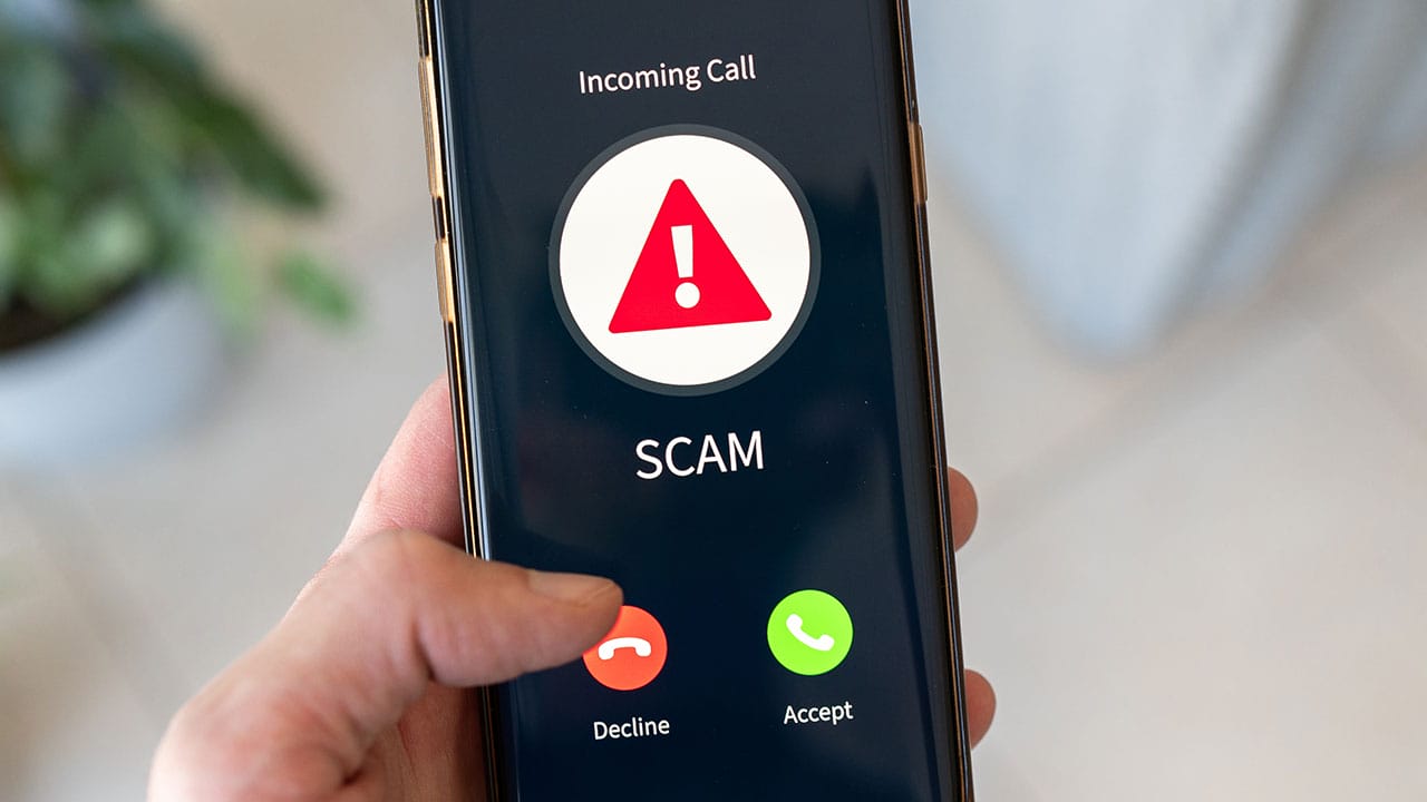 携帯番号で詐欺被害が急増中!「ニセ警察」着信が前月比2.7倍に急拡大の画像1