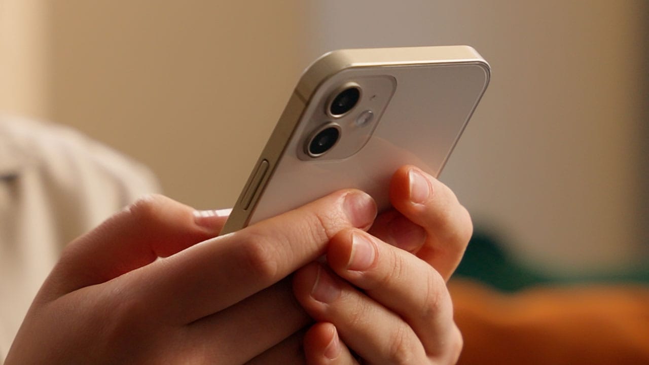 同じスマホなのに料金がここまで違う！ 大手キャリア8,500円、格安は4,000円台にの画像1