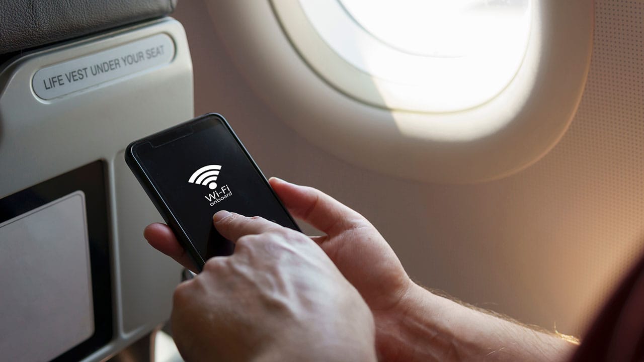 エコノミーでも飛行機の機内Wi-Fiは無料。無料化が進む『機内Wi-Fi』のいまの画像1