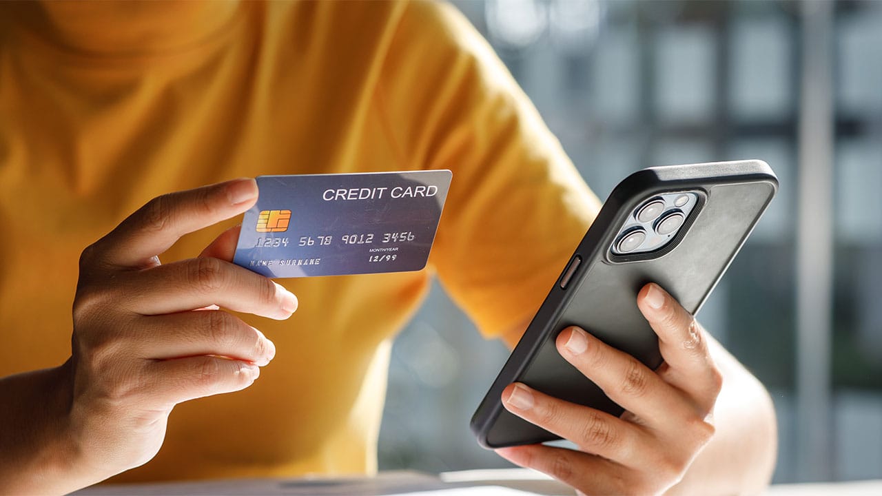 “夫のクレジットカードを使う時代”は終わり？ 専業主婦の94％が自分名義に移行の画像1