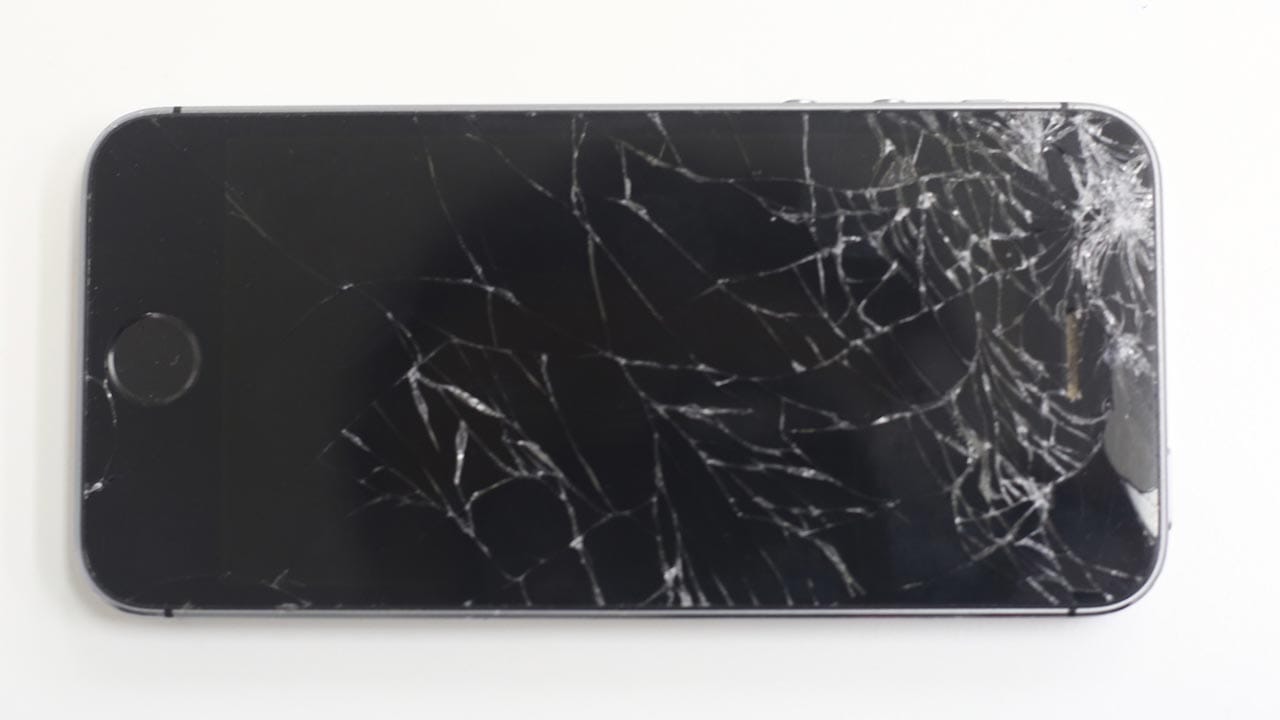 iPhoneの4人に1人が画面割れ経験! 6割が「割れたまま使う」驚きの実態の画像1