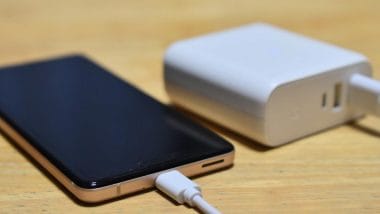 「もう持ち歩きたくない…」旅行者の半数がモバイルバッテリーに感じる“ストレス”とは