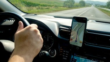 スマホが便利すぎる？カーナビ離れが止まらない…主役は“スマホナビ時代”へ