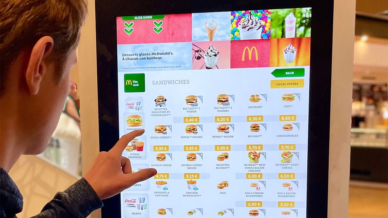 飲食店のスマホ注文は「紙のメニュー」に戻すべき?見つめ直される「店員」の価値や長所の画像1