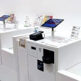 セルフレジは「有人レジ」に戻すべき?見つめ直される有人レジやセミセルフレジの長所