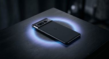 スマホを「伏せて置く」派に朗報？ Google新機能「Pixel Glow」の正体とはの画像1