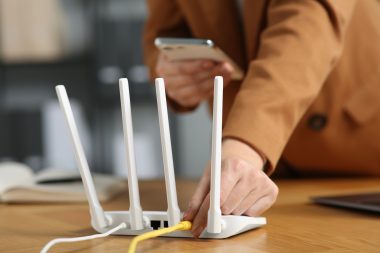 海外の「無料Wi-Fi」、本当に安全？ 日本人旅行者76%が見落とすのぞき見リスクの画像1