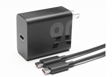 FCNTが最大90W急速充電器「ACアダプタ a02」を8月27日に発売!